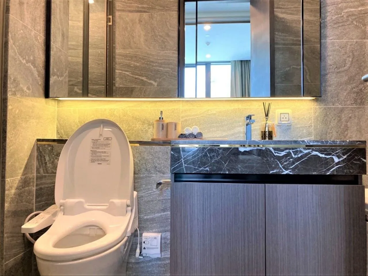 1 bedroom condo for rent in Thong Lo Bangkok - swimming pool and building amenities