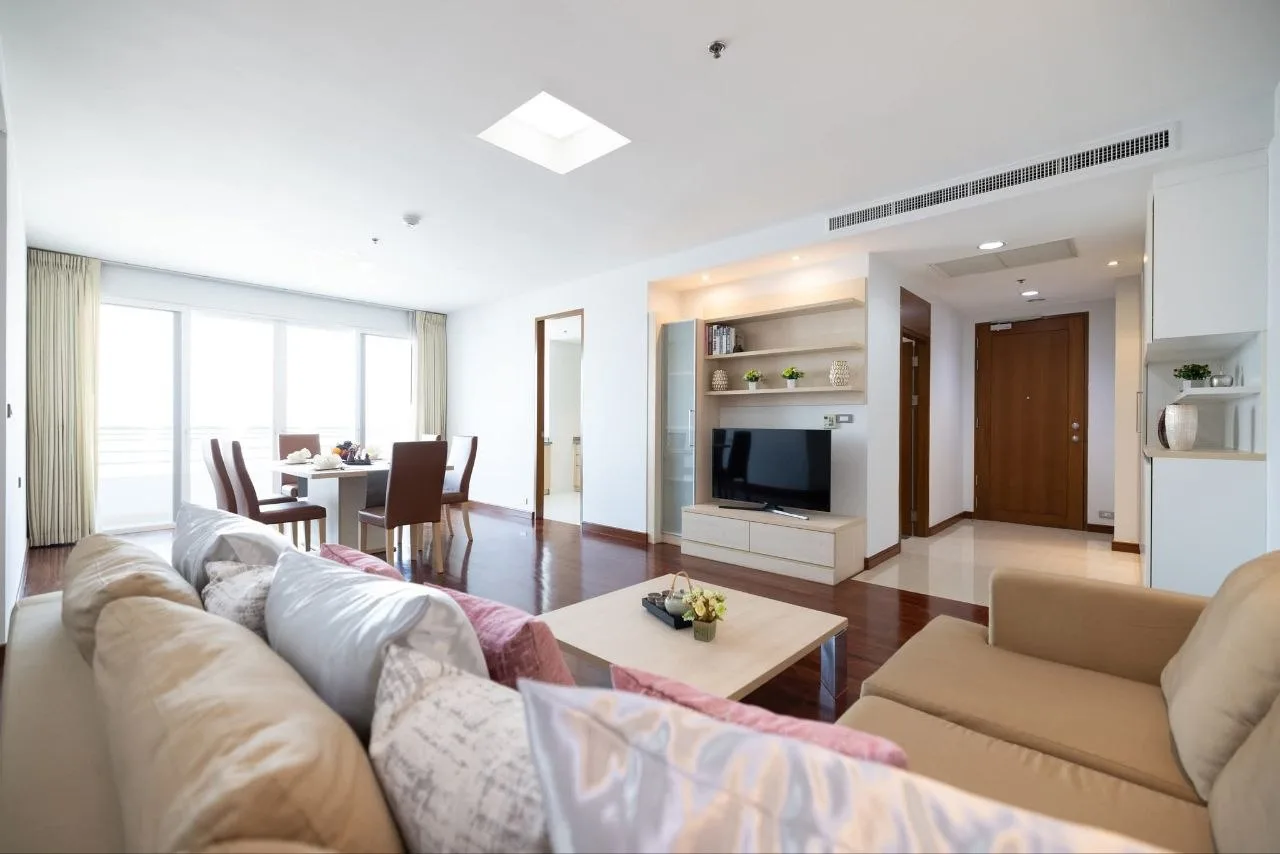 2 bedroom condo for rent in Sukhumvit Bangkok - living room view