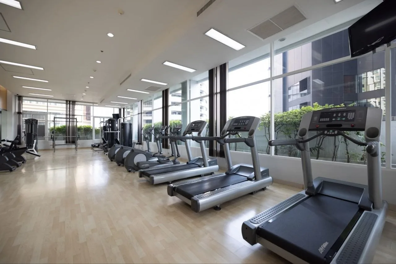 2 bedroom condo for rent in Sukhumvit Bangkok - kitchen and dining area