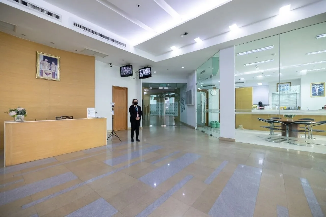 2 bedroom condo for rent in Sukhumvit Bangkok - bathroom and modern finishes