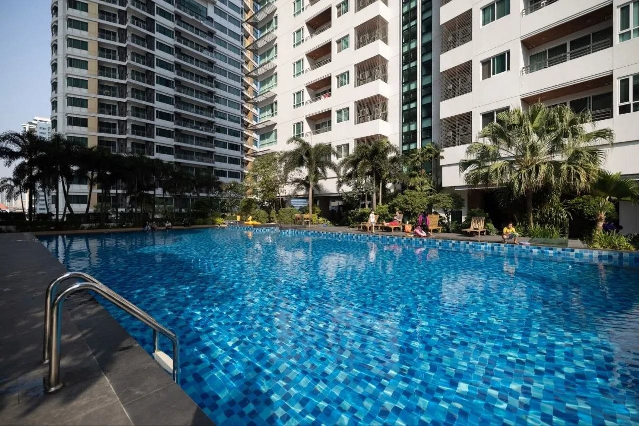 2 bedroom condo for rent in Sukhumvit Bangkok - balcony perspective