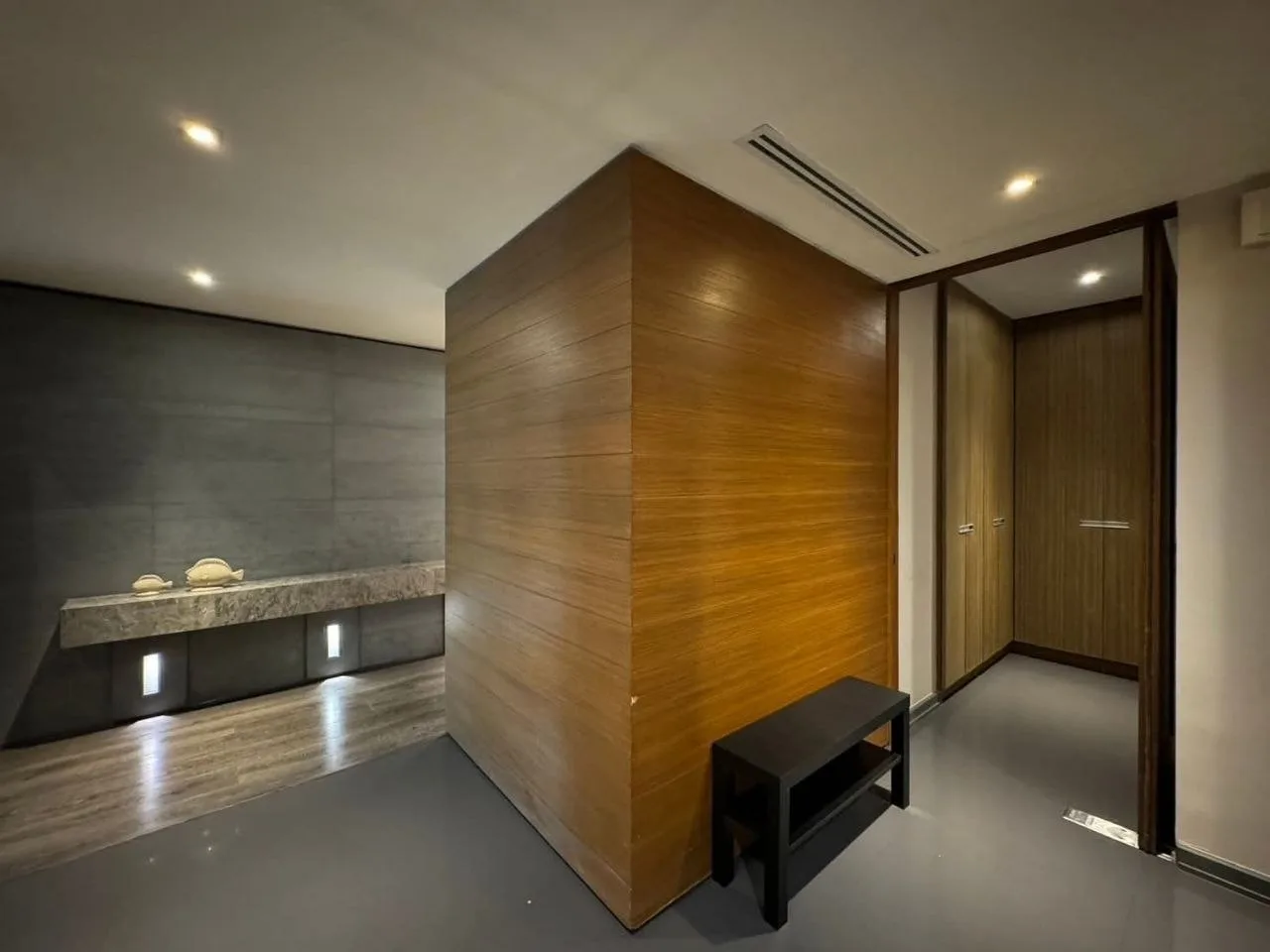 3 bedroom condo for rent in Chit Lom / Ploenchit Bangkok - kitchen and dining area