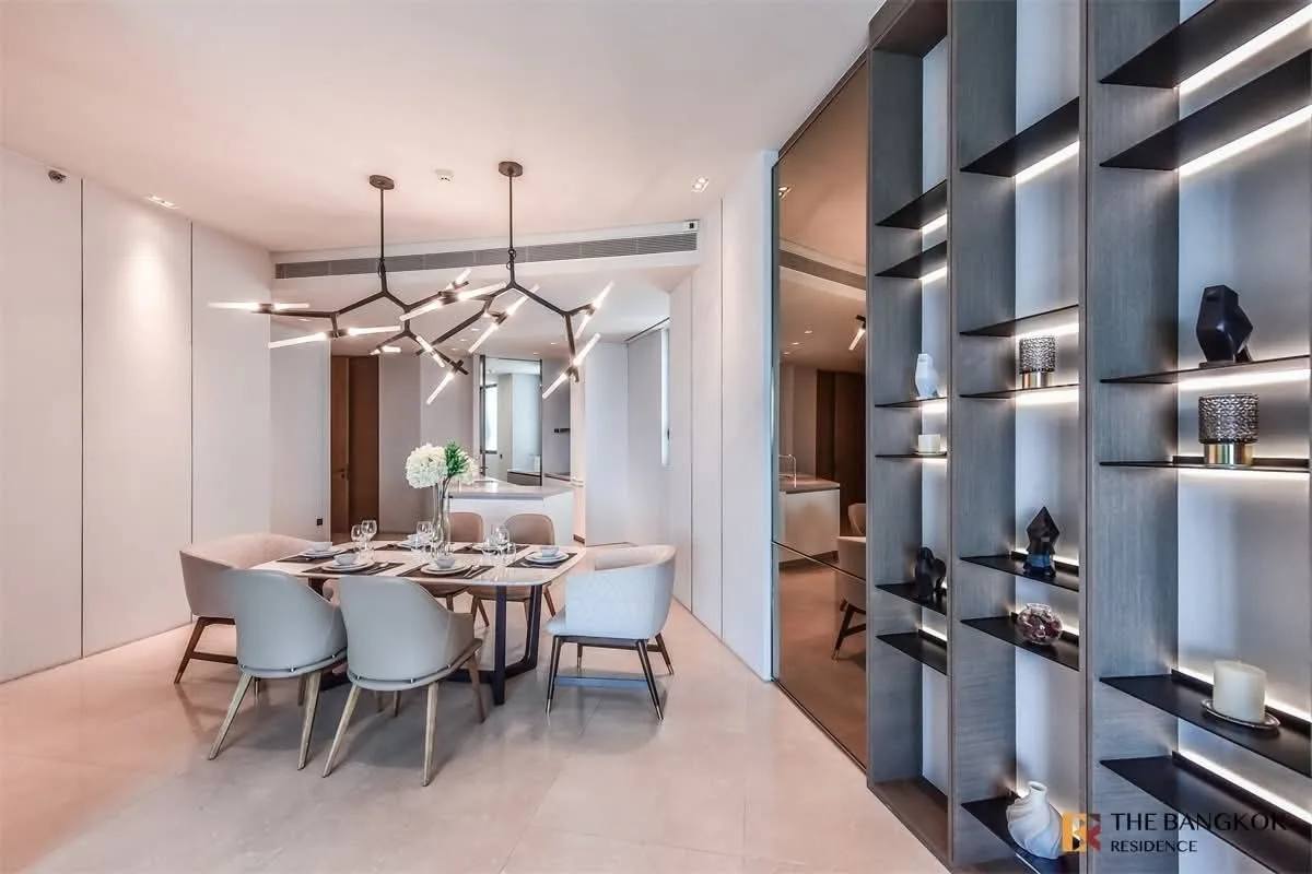 2 bedroom condo for rent in Khlong San Bangkok - master bedroom interior