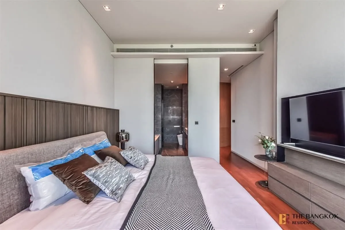 2 bedroom condo for rent in Khlong San Bangkok - living room view