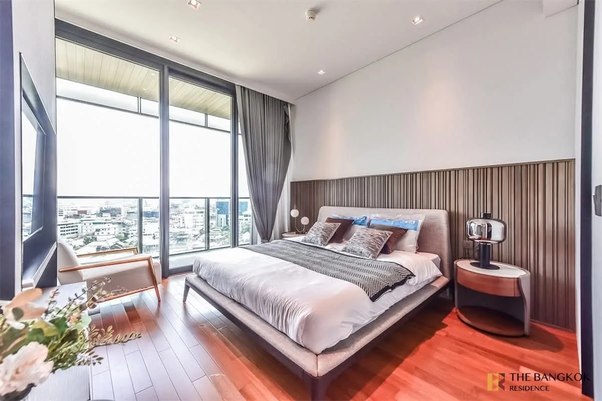 2 bedroom condo for rent in Khlong San Bangkok - kitchen and dining area