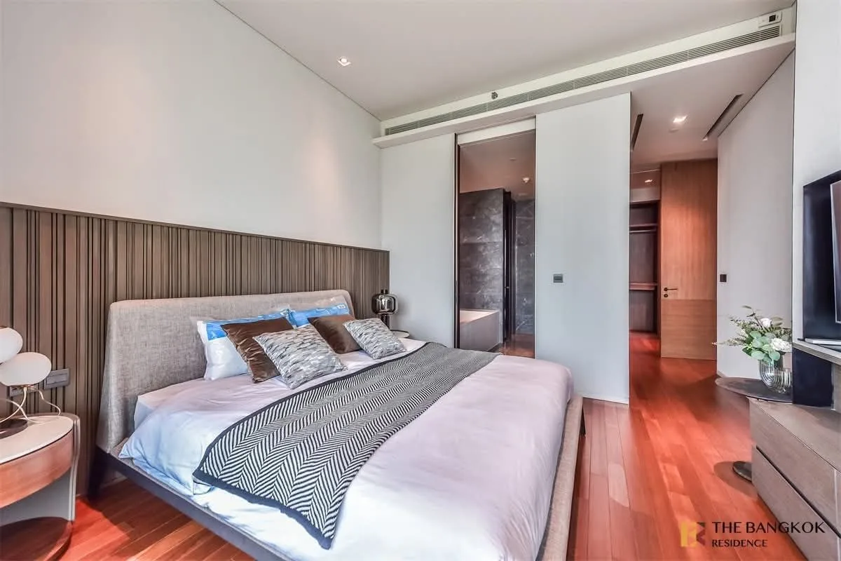 2 bedroom condo for rent in Khlong San Bangkok - master bedroom interior
