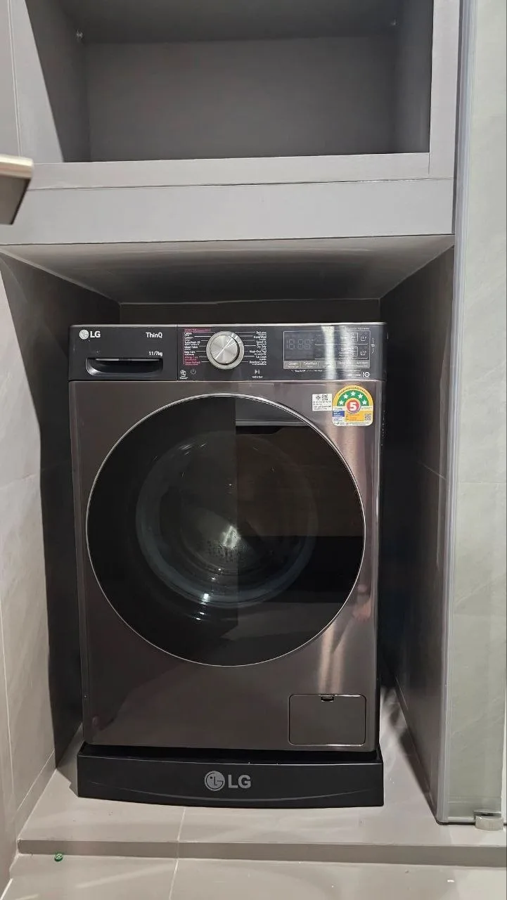2 bedroom condo for rent in Phra Khanong Bangkok - kitchen and dining area