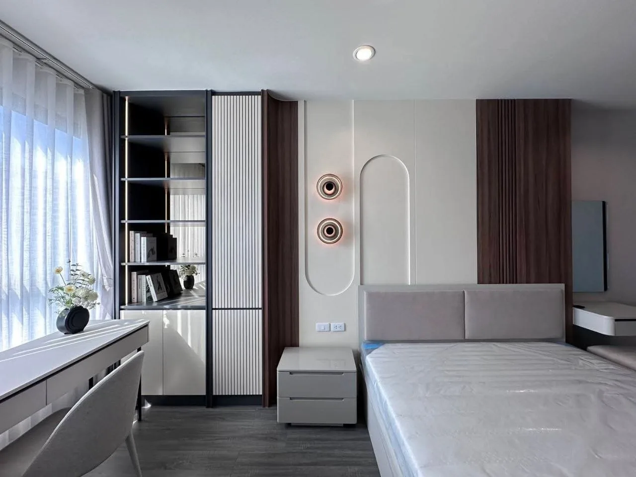 2 bedroom condo for rent in Phra Khanong Bangkok - balcony perspective