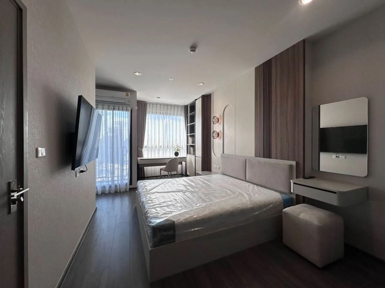 2 bedroom condo for rent in Phra Khanong Bangkok - living room view