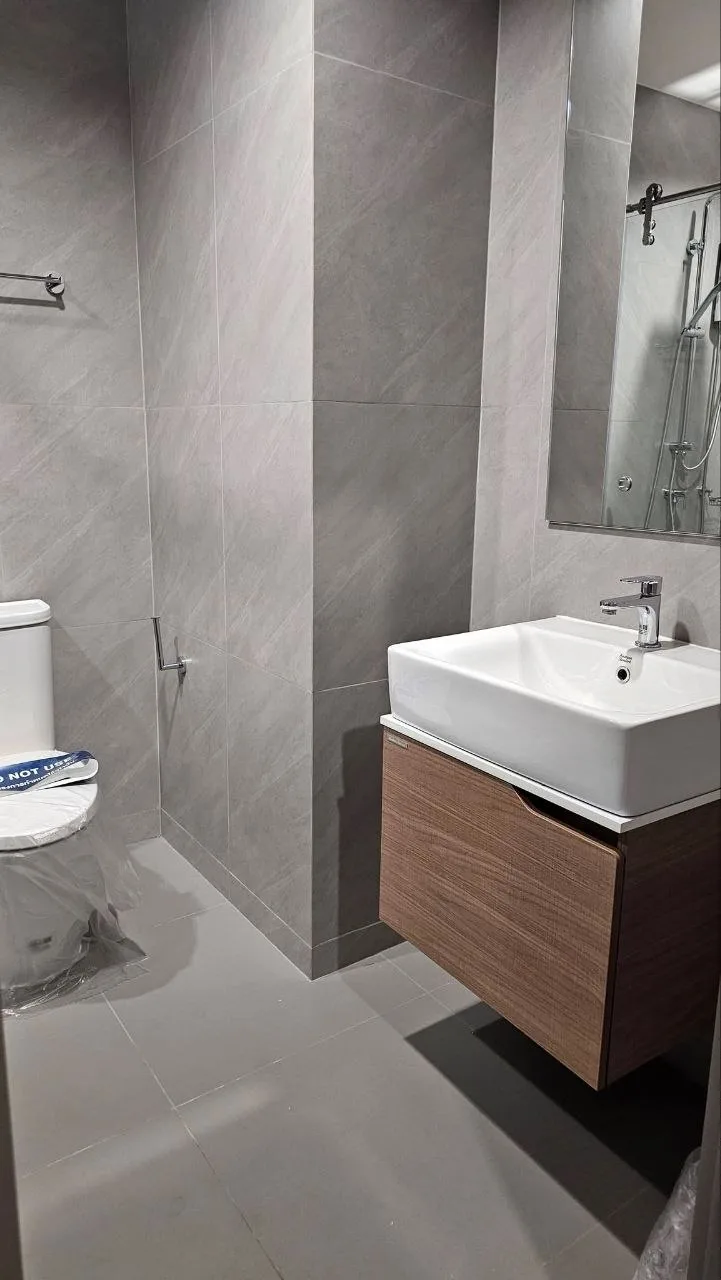 2 bedroom condo for rent in Phra Khanong Bangkok - master bedroom interior
