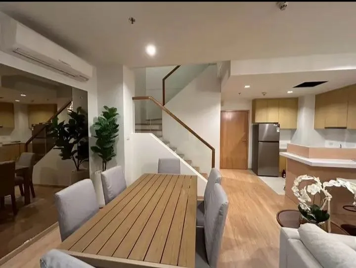 1 bedroom condo for sale in Ratchathewi Bangkok - kitchen and dining area