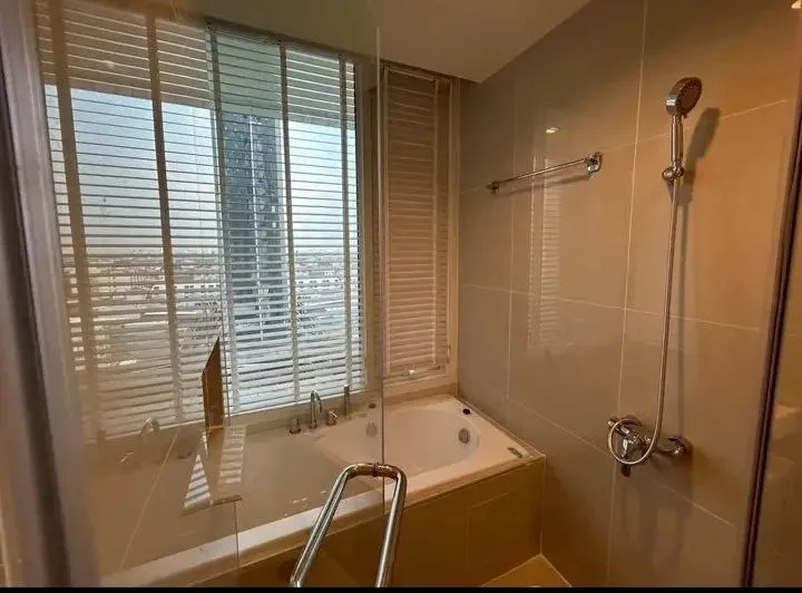 1 bedroom condo for sale in Ratchathewi Bangkok - swimming pool and building amenities