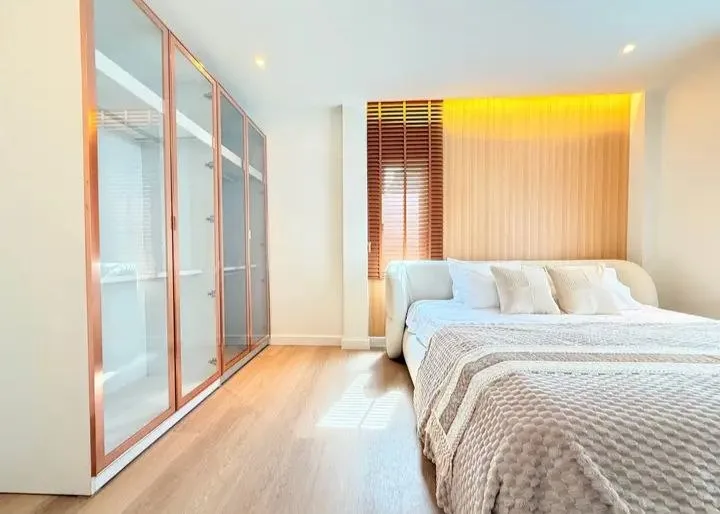 3 bedroom house for rent in Ratchayothin Bangkok - bathroom and modern finishes