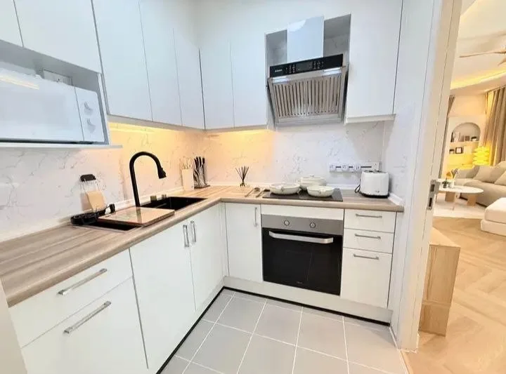 3 bedroom house for rent in Ratchayothin Bangkok - bathroom and modern finishes