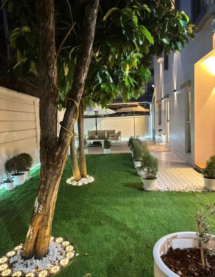 3 bedroom house for rent in Ratchayothin Bangkok - kitchen and dining area