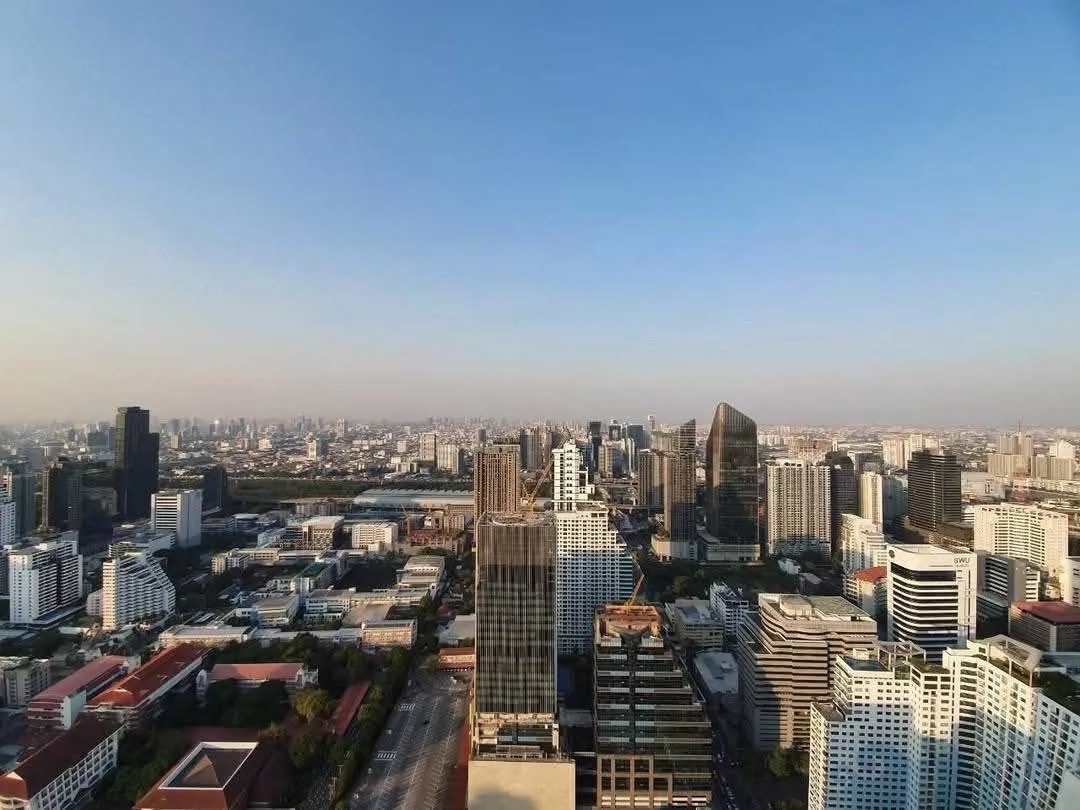 1 bedroom condo for rent in Asok Bangkok - kitchen and dining area
