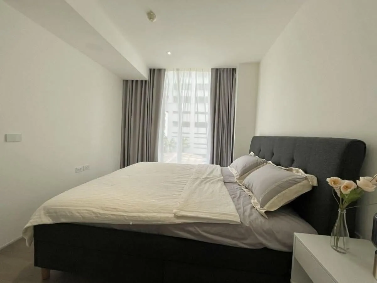 2 bedroom condo for rent in Asok Bangkok - master bedroom interior