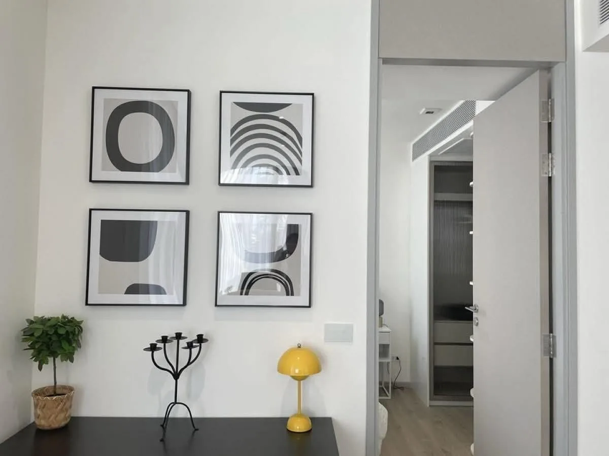 2 bedroom condo for rent in Asok Bangkok - swimming pool and building amenities