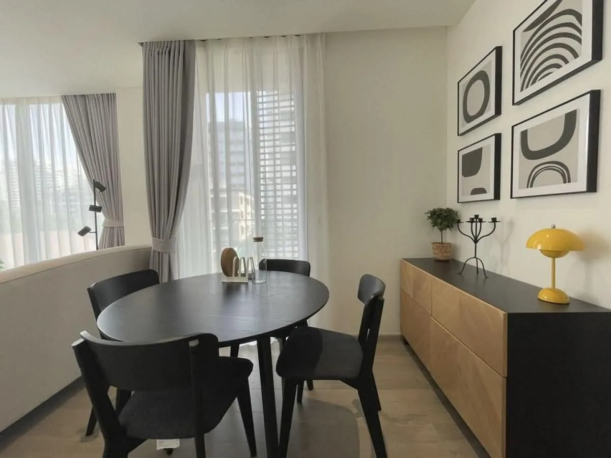 2 bedroom condo for rent in Asok Bangkok - kitchen and dining area