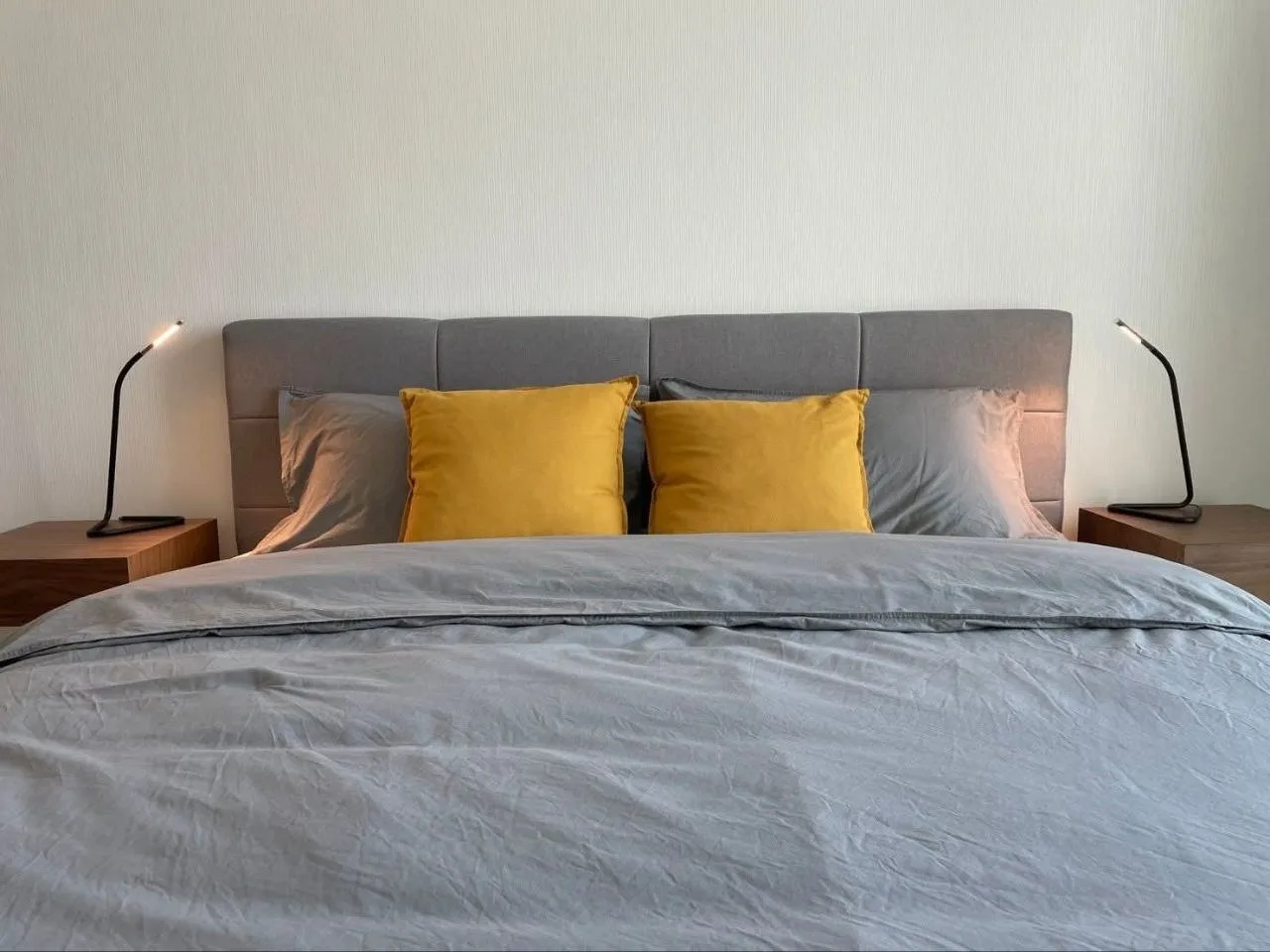 3 bedroom condo for rent in Sukhumvit Bangkok - living room view