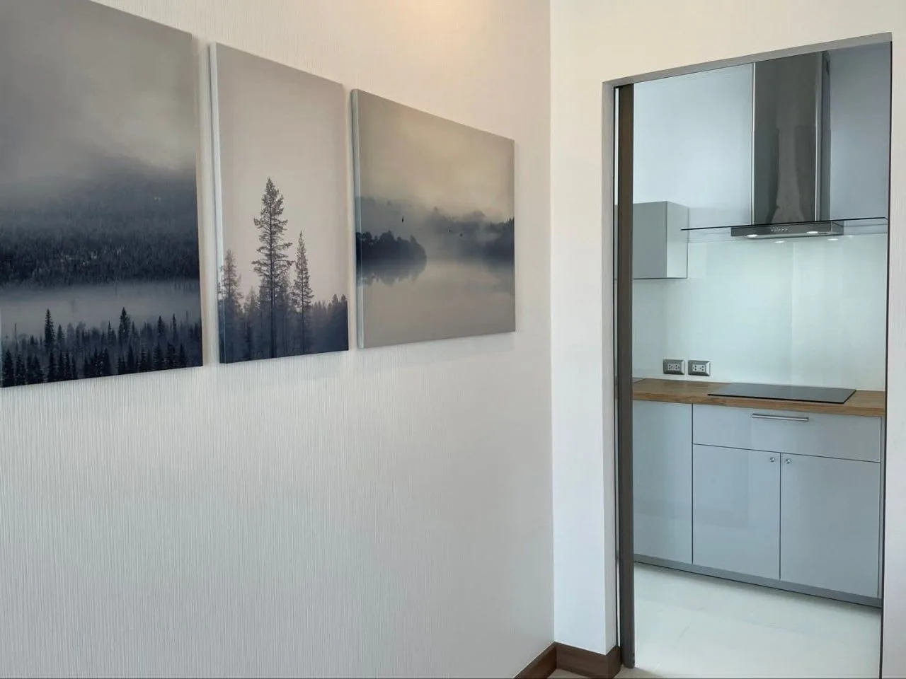 3 bedroom condo for rent in Sukhumvit Bangkok - kitchen and dining area