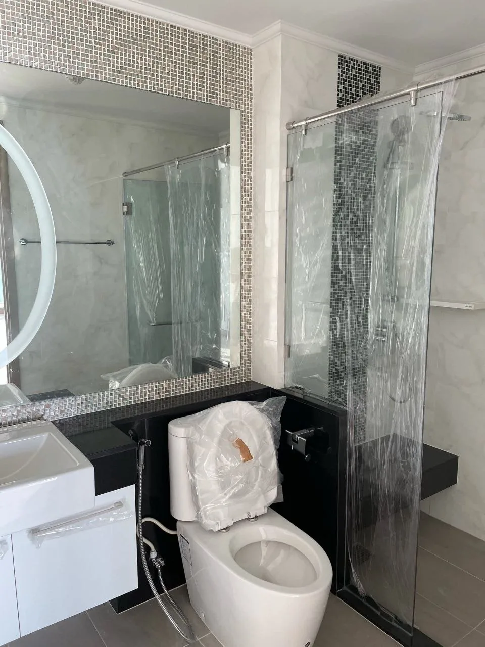 3 bedroom condo for rent in Sukhumvit Bangkok - master bedroom interior