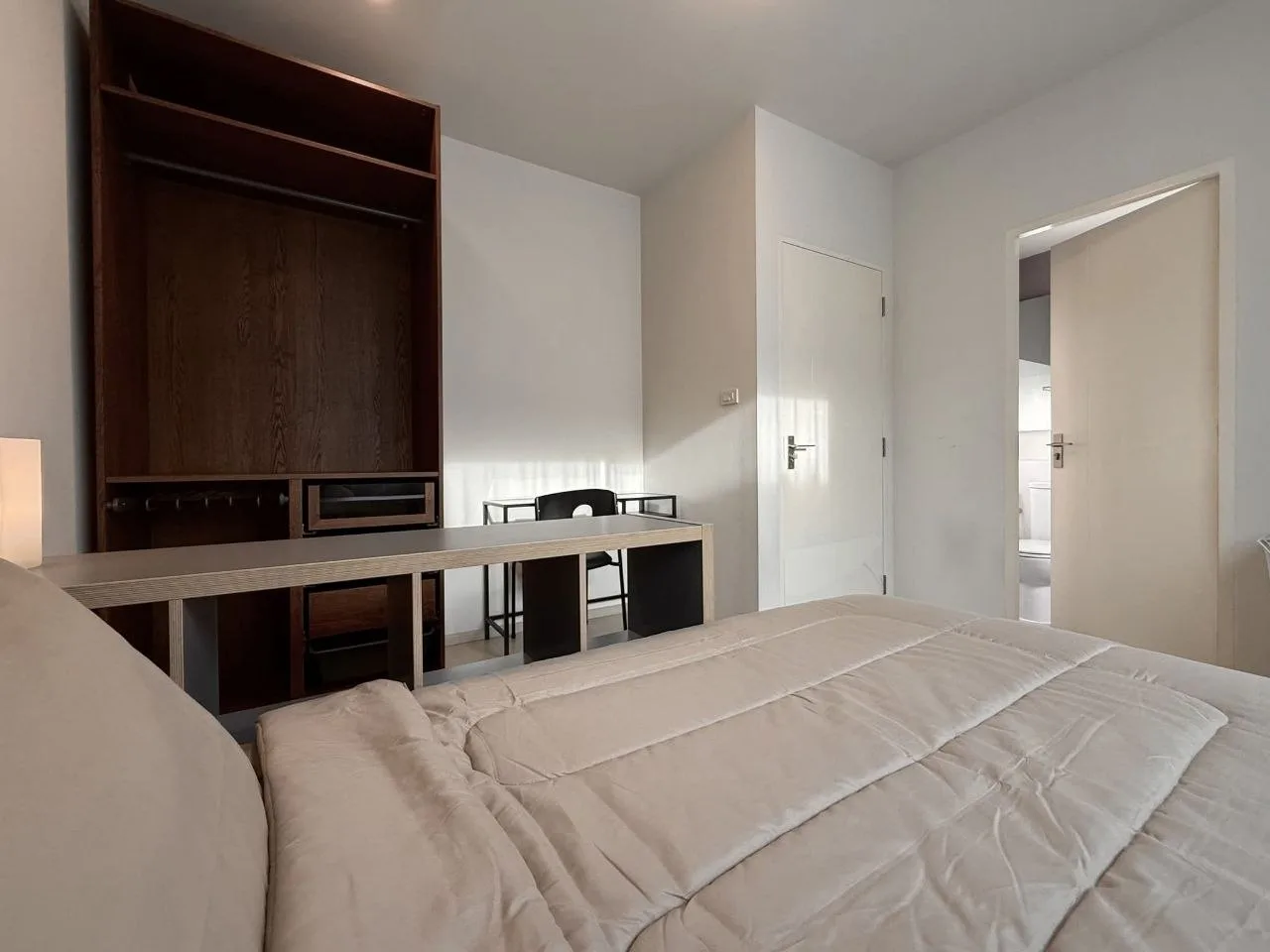2 bedroom house for rent in Bang Na Bangkok - master bedroom interior