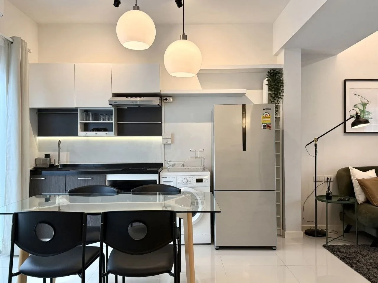 2 bedroom house for rent in Bang Na Bangkok - swimming pool and building amenities
