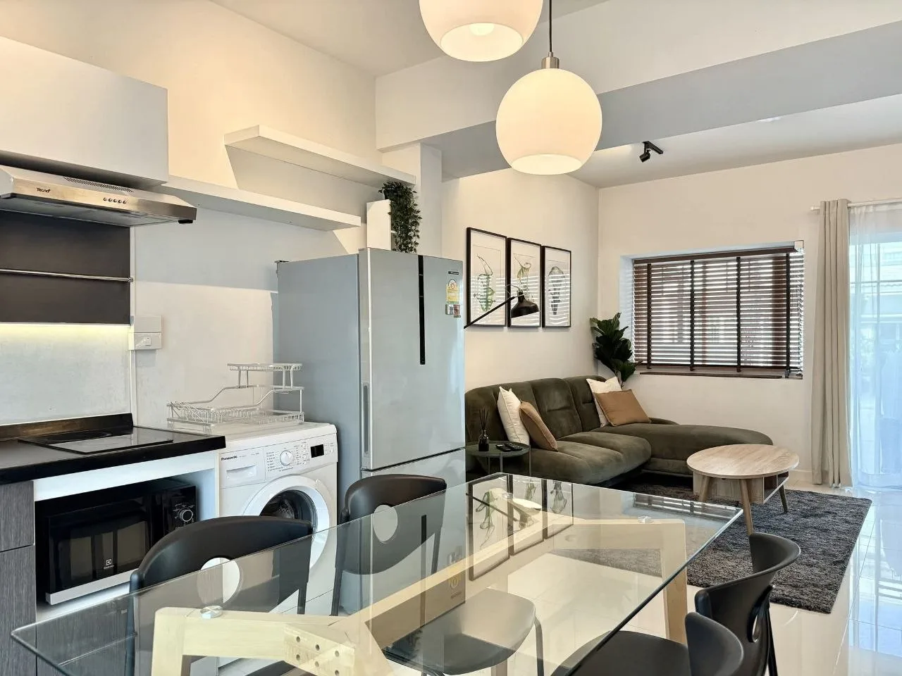 2 bedroom house for rent in Bang Na Bangkok - balcony perspective
