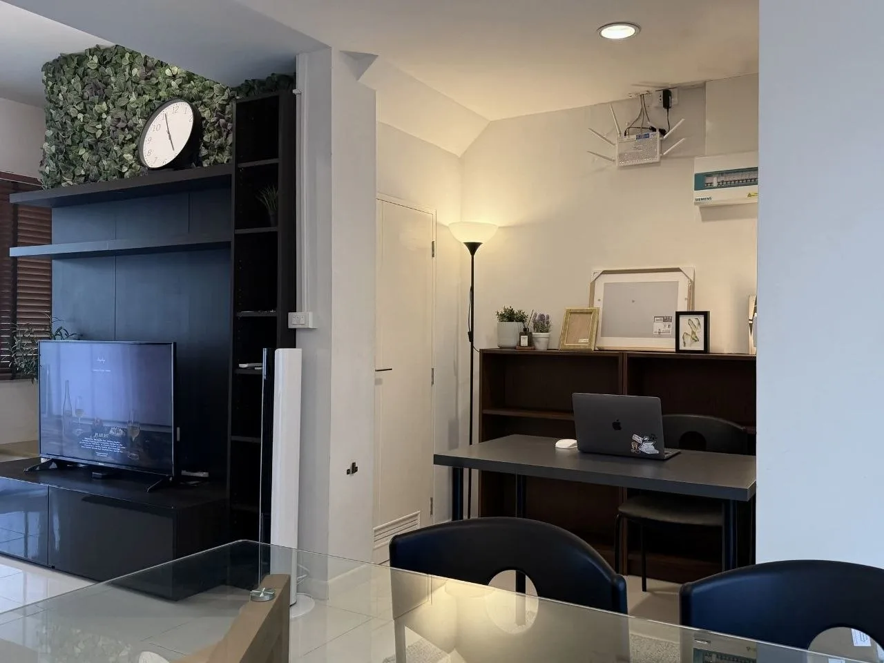 2 bedroom house for rent in Bang Na Bangkok - kitchen and dining area