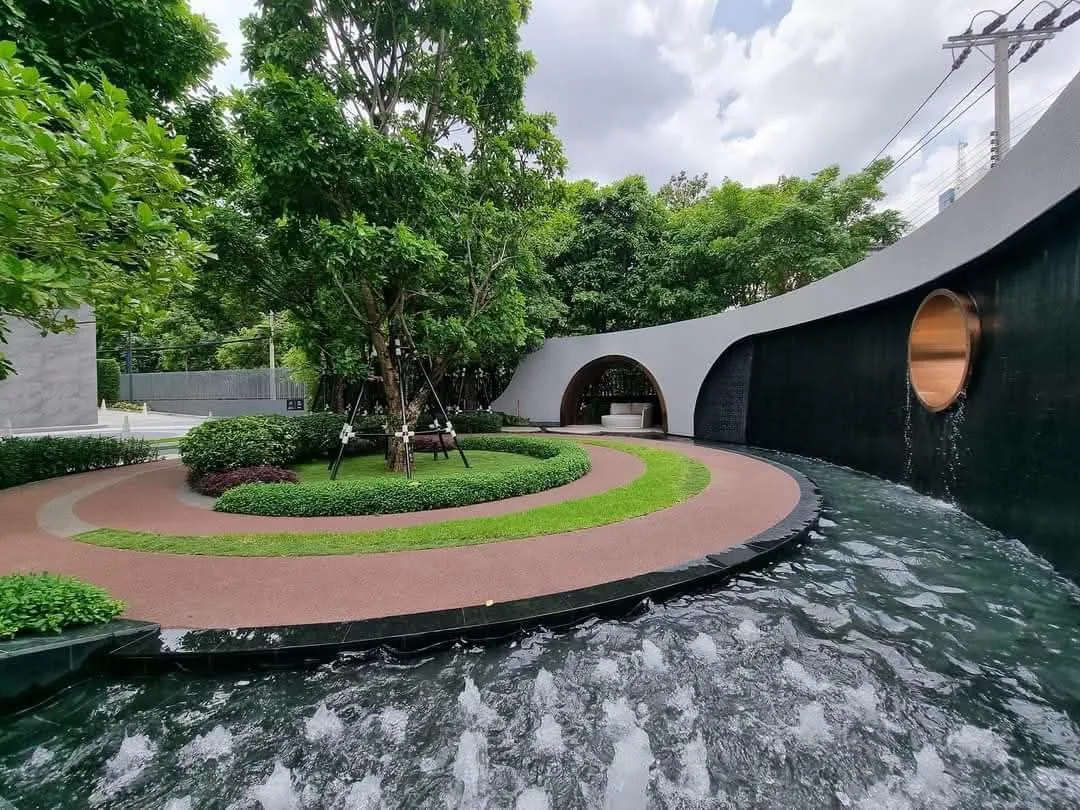 1 bedroom condo for rent in Rangnam Bangkok - swimming pool and building amenities