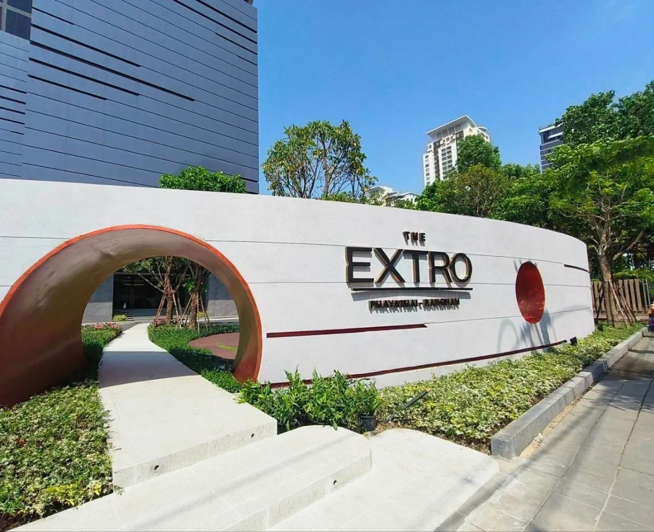 1 bedroom condo for rent in Rangnam Bangkok - balcony perspective