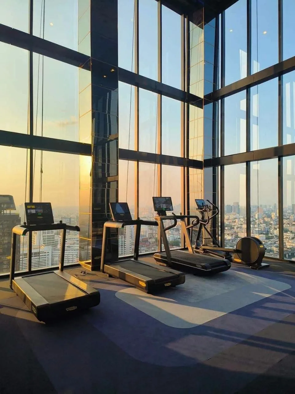 1 bedroom condo for rent in Rangnam Bangkok - kitchen and dining area