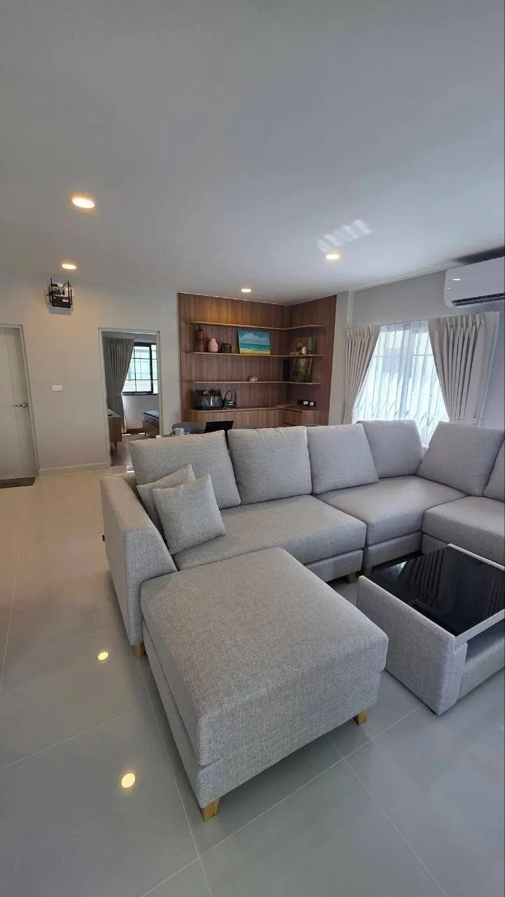 4 bedroom house for rent in Bang Na Bangkok - master bedroom interior