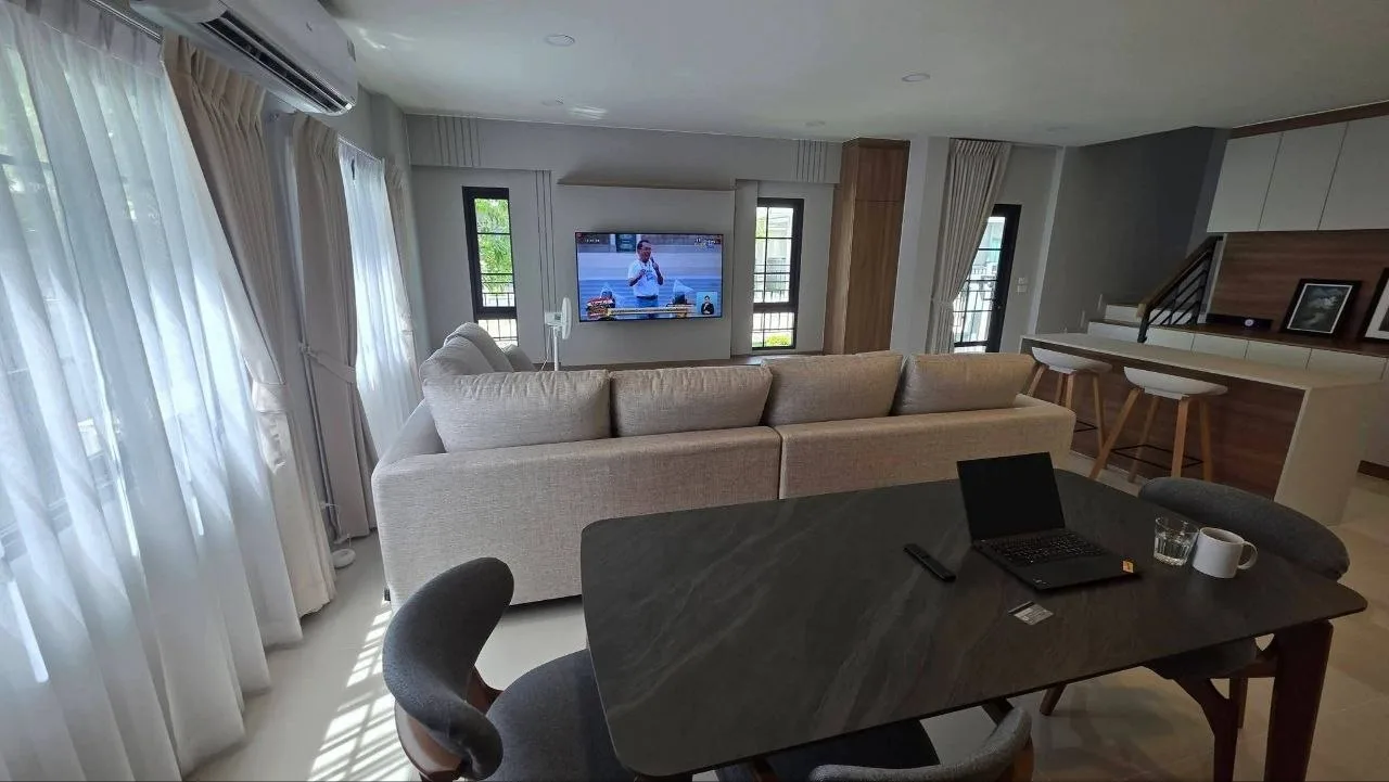 4 bedroom house for rent in Bang Na Bangkok - swimming pool and building amenities