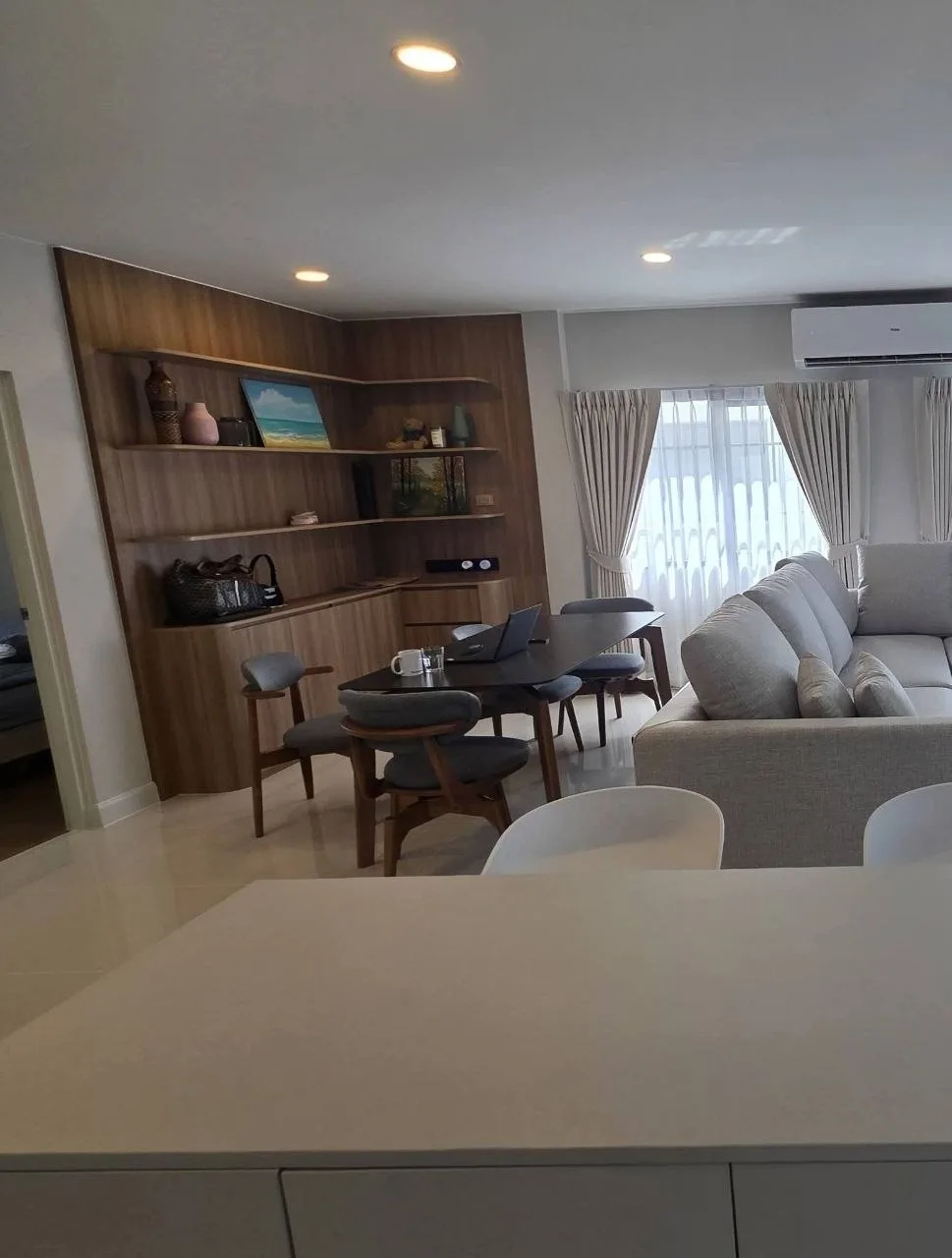 4 bedroom house for rent in Bang Na Bangkok - living room view