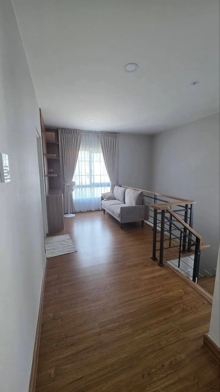 4 bedroom house for rent in Bang Na Bangkok - kitchen and dining area