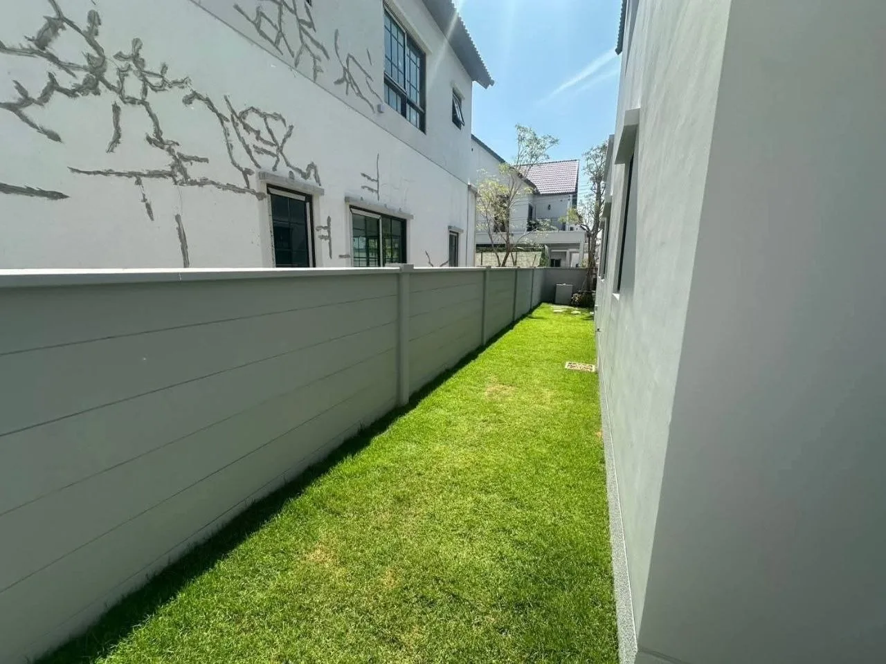 4 bedroom house for rent in Bang Na Bangkok - bathroom and modern finishes