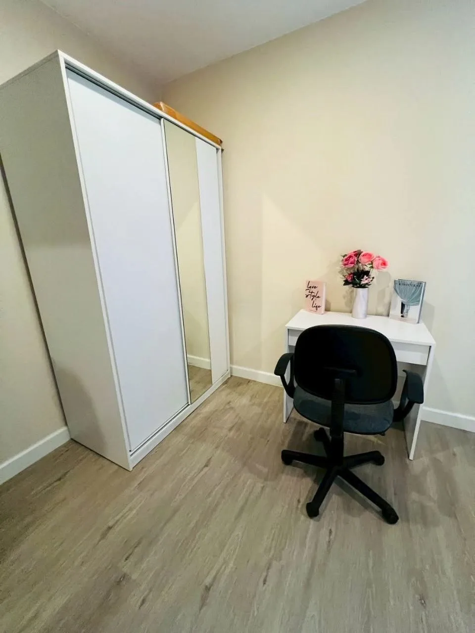 1 bedroom condo for rent in Bang Na Bangkok - swimming pool and building amenities