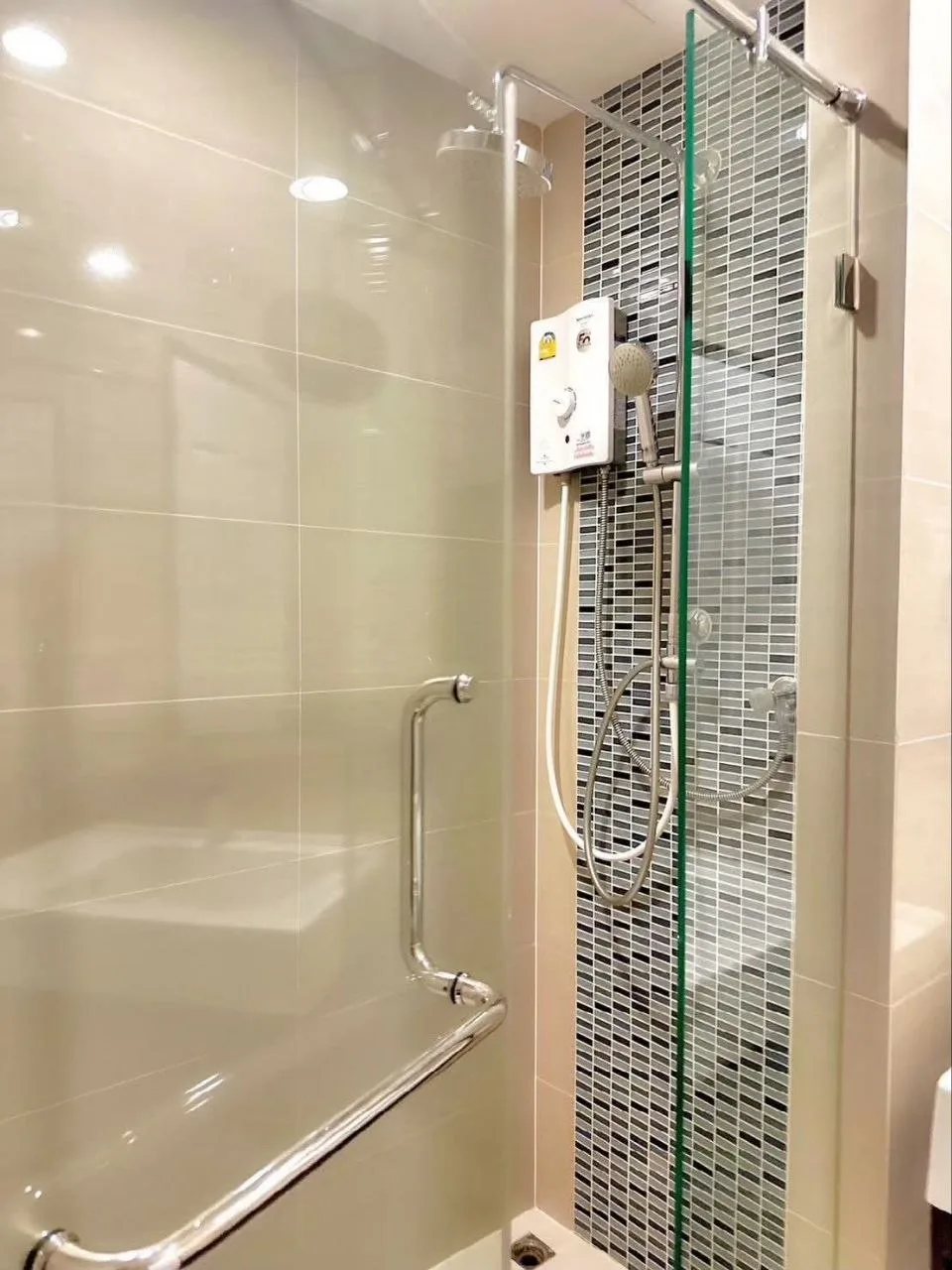 1 bedroom condo for rent in Bang Na Bangkok - living room view