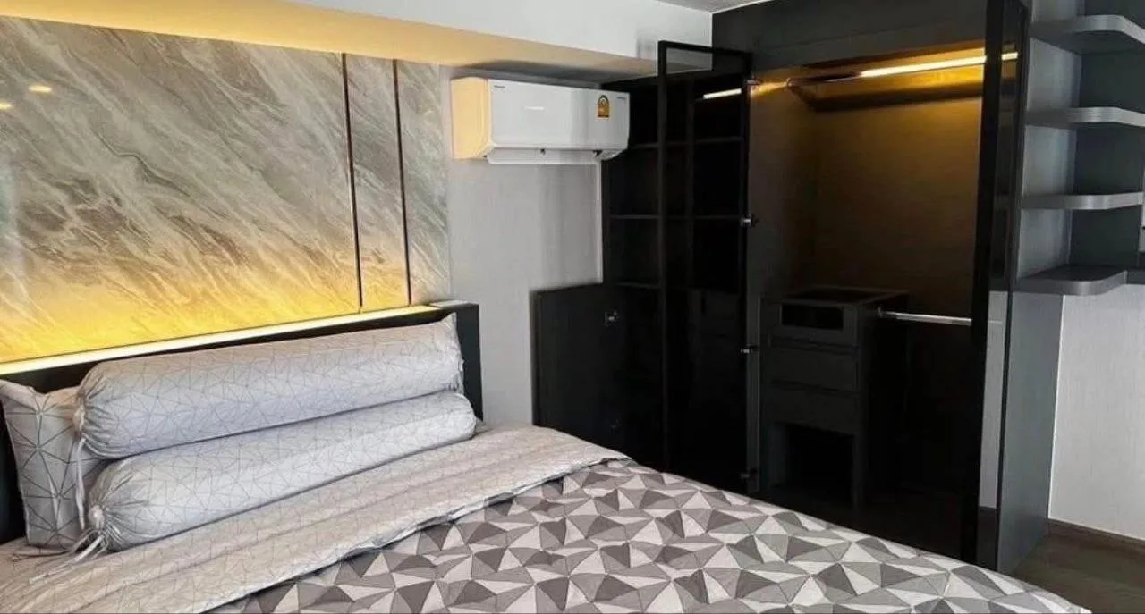 1 bedroom condo for rent in Sam Yan Bangkok - master bedroom interior