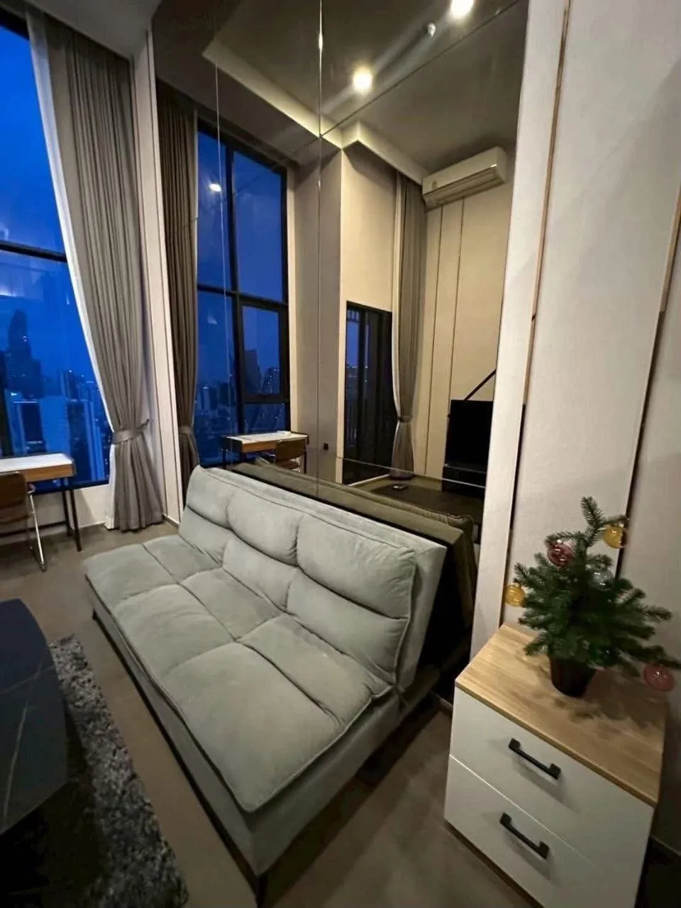 1 bedroom condo for rent in Sam Yan Bangkok - balcony perspective