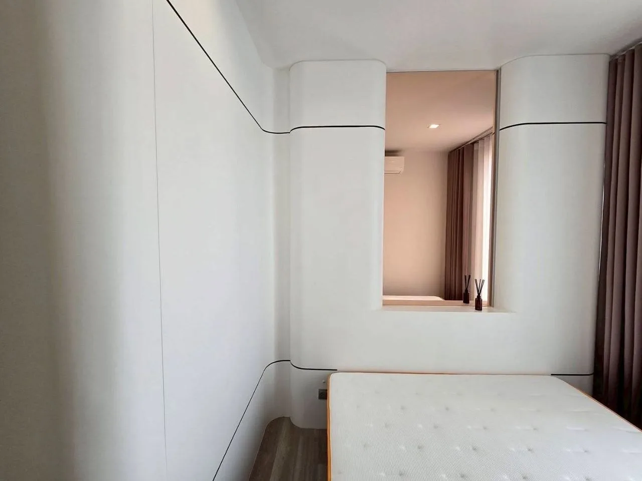 1 bedroom condo for rent in Charoenkrung Bangkok - living room view