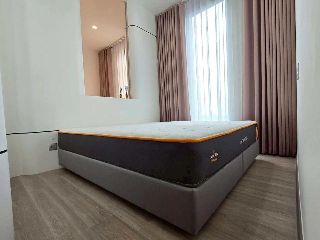 1 bedroom condo for rent in Charoenkrung Bangkok - kitchen and dining area