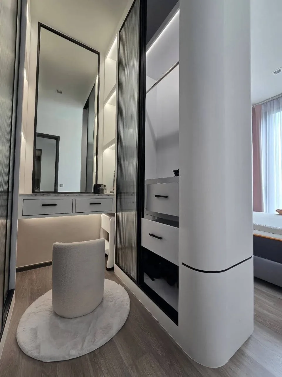1 bedroom condo for rent in Charoenkrung Bangkok - master bedroom interior