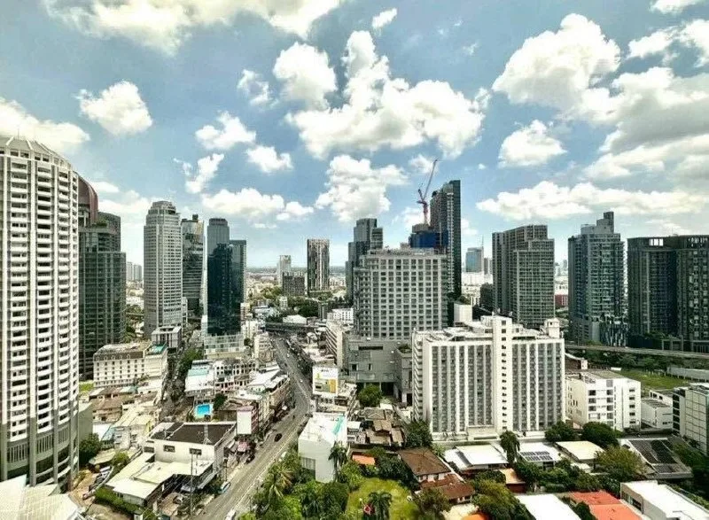2 bedroom condo for rent in Thong Lo Bangkok - bathroom and modern finishes