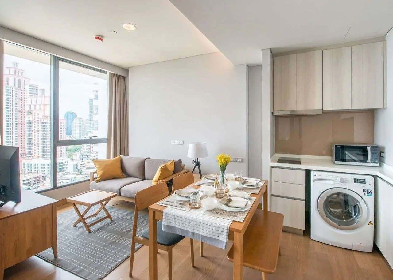 1 bedroom condo for rent in Sukhumvit Bangkok - kitchen and dining area