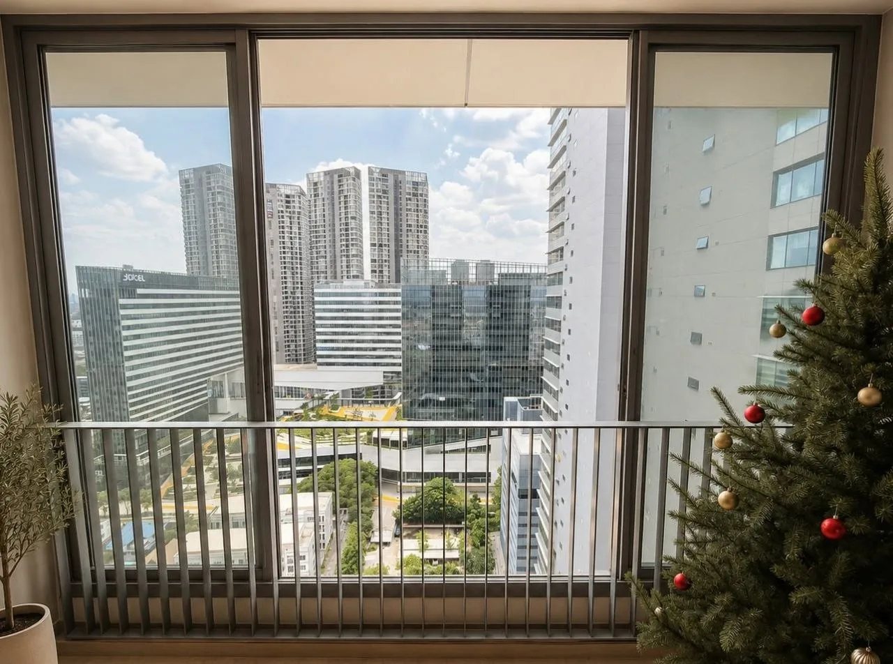 2 bedroom condo for rent in Bang Na Bangkok - kitchen and dining area