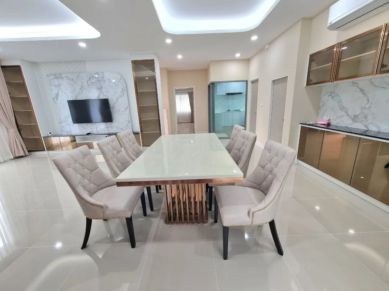 4 bedroom house for rent in Krungthep Kreetha Bangkok - master bedroom interior