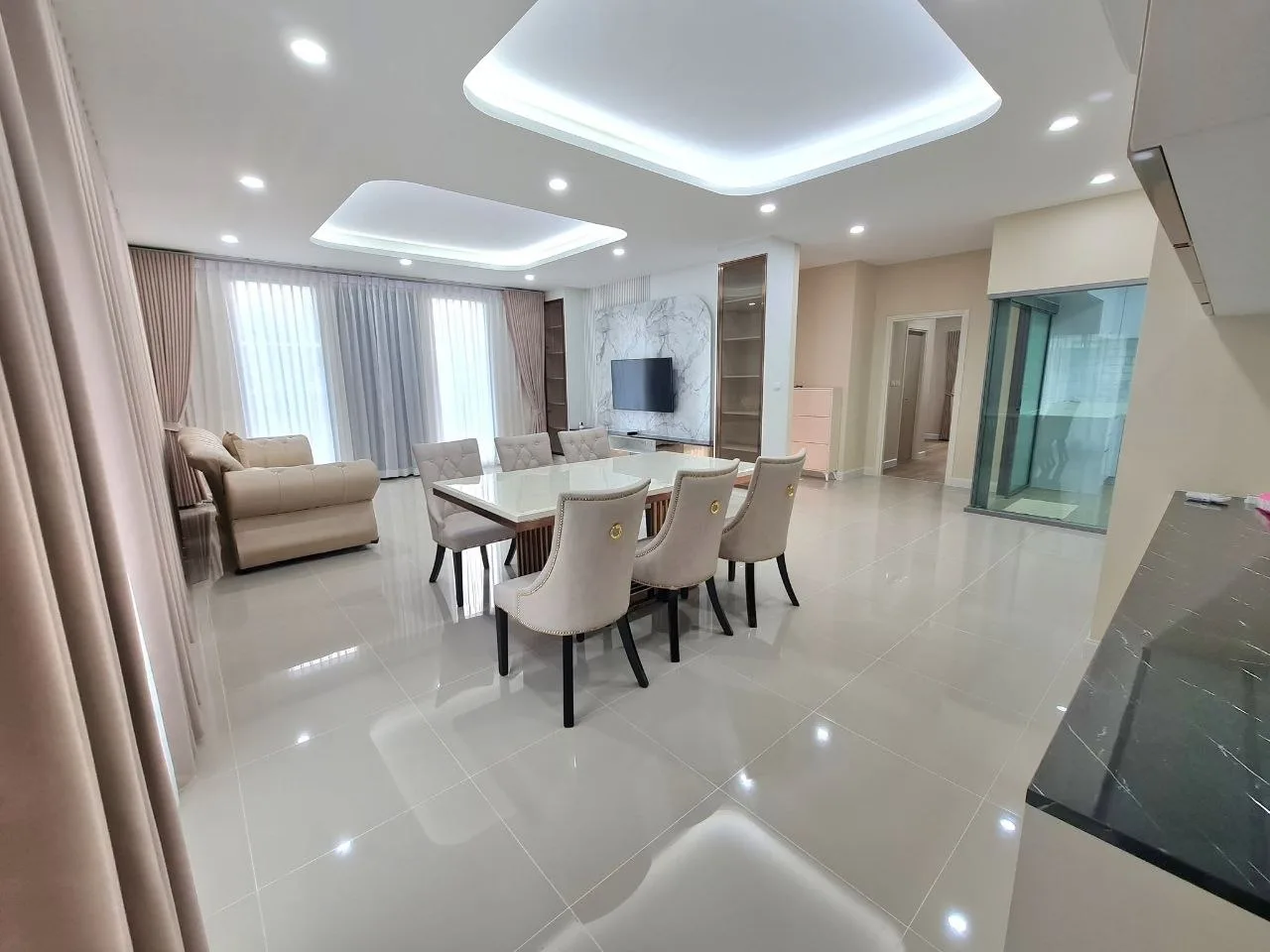 4 bedroom house for rent in Krungthep Kreetha Bangkok - balcony perspective